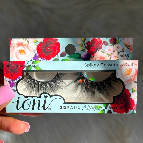 Spikey Criss Cross Mink Lashes - Picture 8 of 15